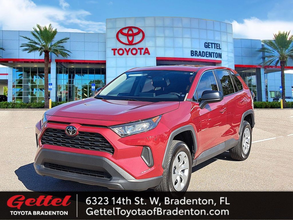 2022 Toyota RAV4 LE's photo