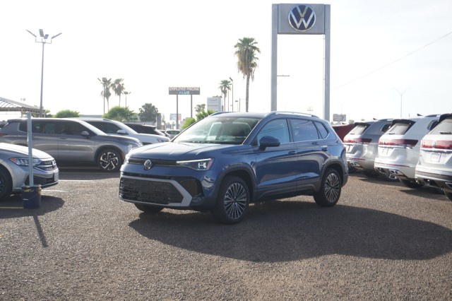 2025 Volkswagen Taos SE's photo