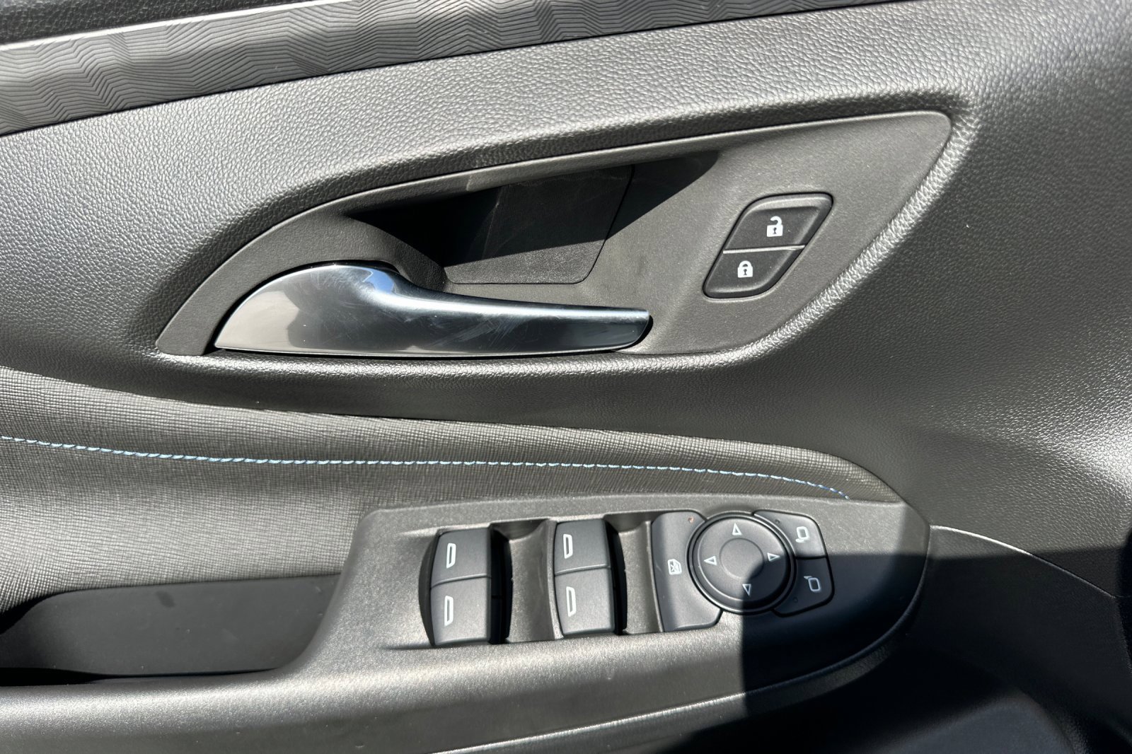 2026 Buick Envista ST photo 9