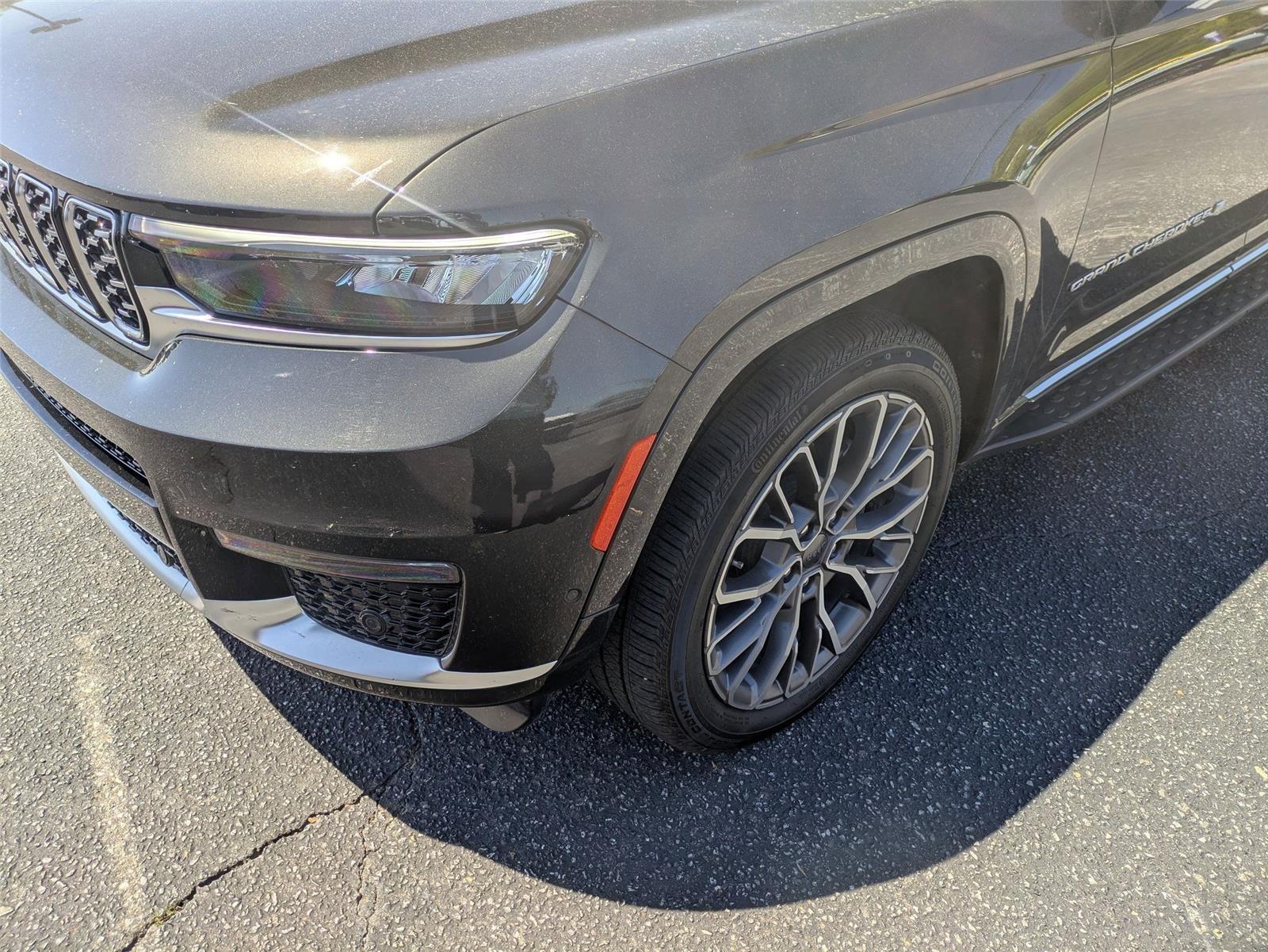 2023 Jeep Grand Cherokee L Summit Reserve photo 9