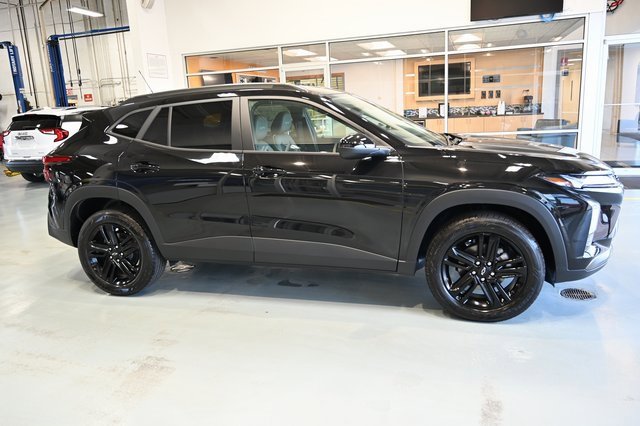 2025 Chevrolet Trax ACTIV photo 2