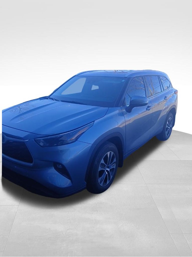 2022 Toyota Highlander XLE's photo