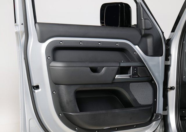 2024 Land Rover Defender 110 X-Dynamic SE photo 21