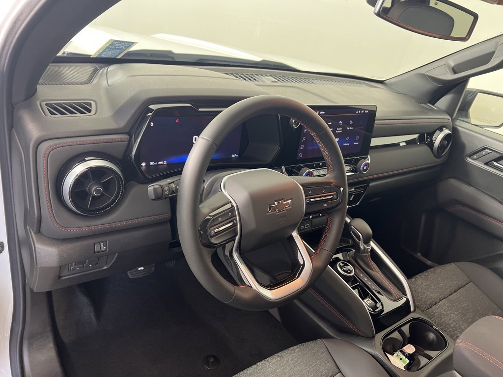 2025 Chevrolet Colorado Z71 photo 2