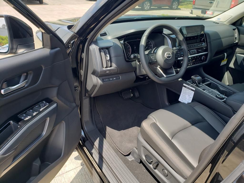 2025 Nissan Pathfinder SL photo 6