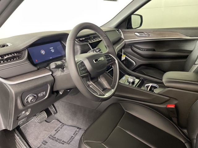 2025 Jeep Grand Cherokee Limited photo 18