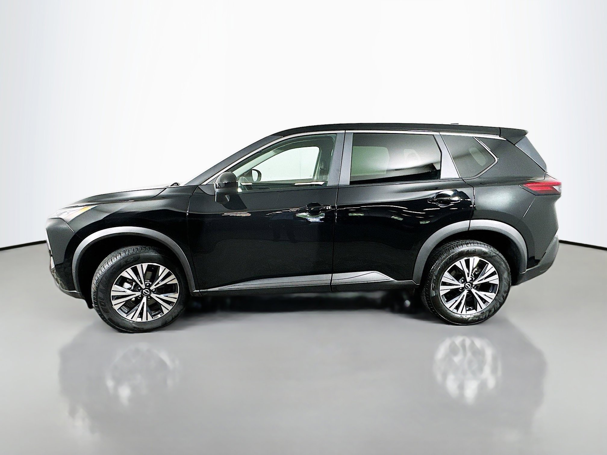 2023 Nissan Rogue SV photo 2