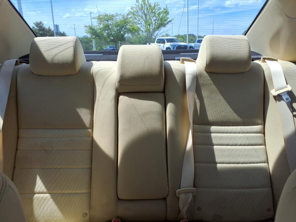 2015 Toyota Camry Hybrid LE photo 15