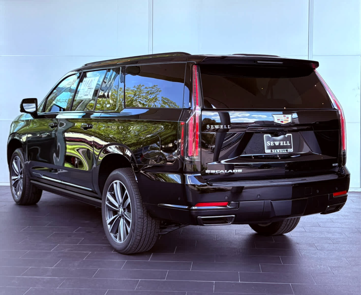 2025 Cadillac Escalade ESV Sport photo 4