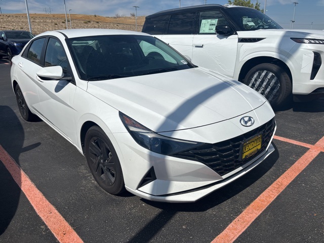 2021 Hyundai Elantra SEL photo 2