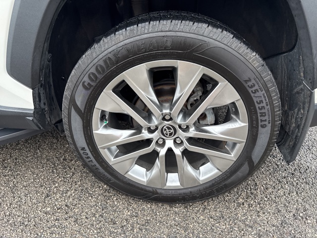 2021 Toyota RAV4 XLE Premium photo 10
