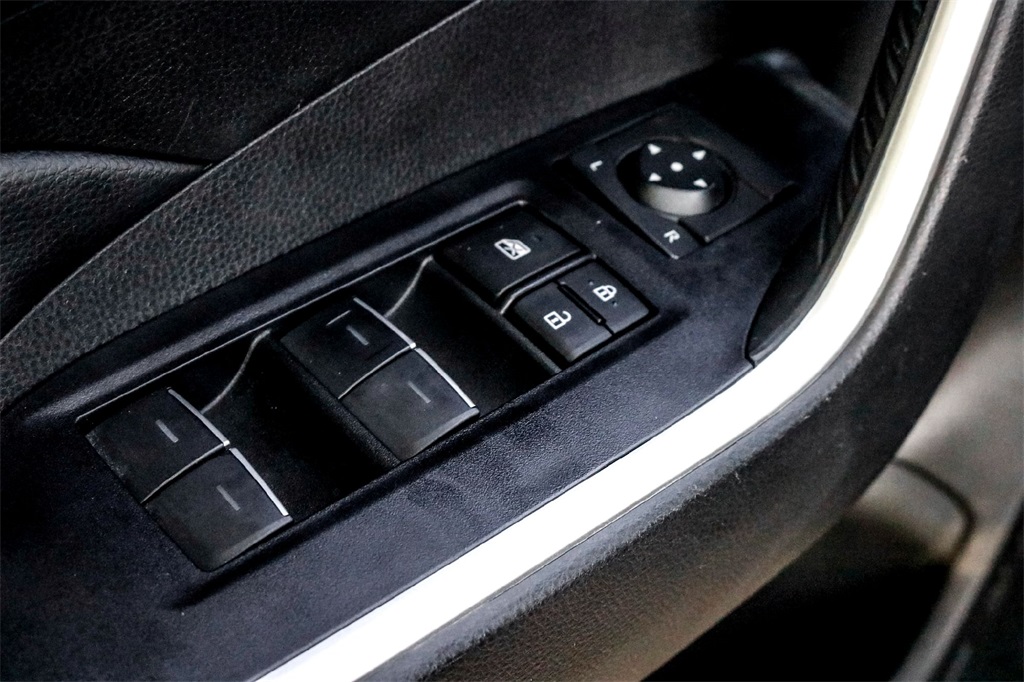 2024 Toyota RAV4 XLE photo 10