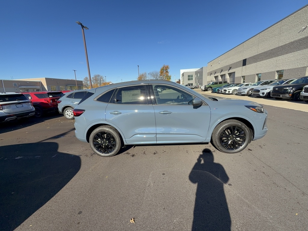 2025 Ford Escape ST-Line Elite photo 3