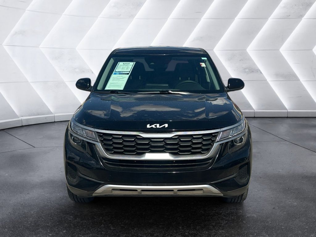 2023 Kia Seltos LX photo 2