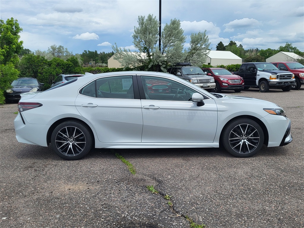 2023 Toyota Camry SE photo 3