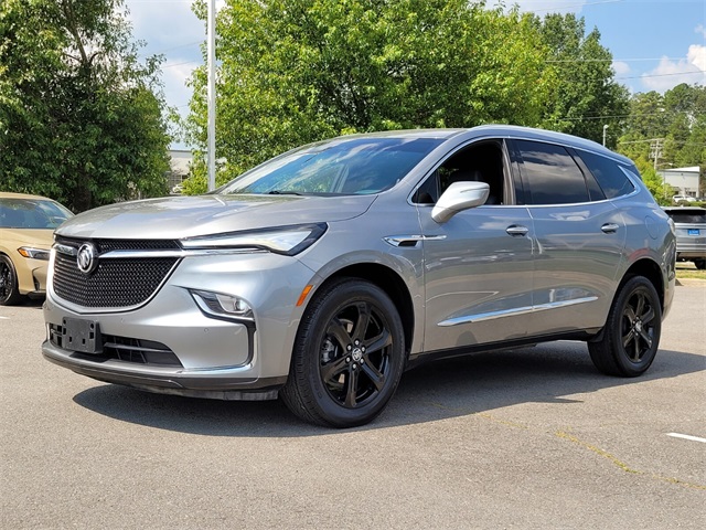 2023 Buick Enclave Essence photo 2