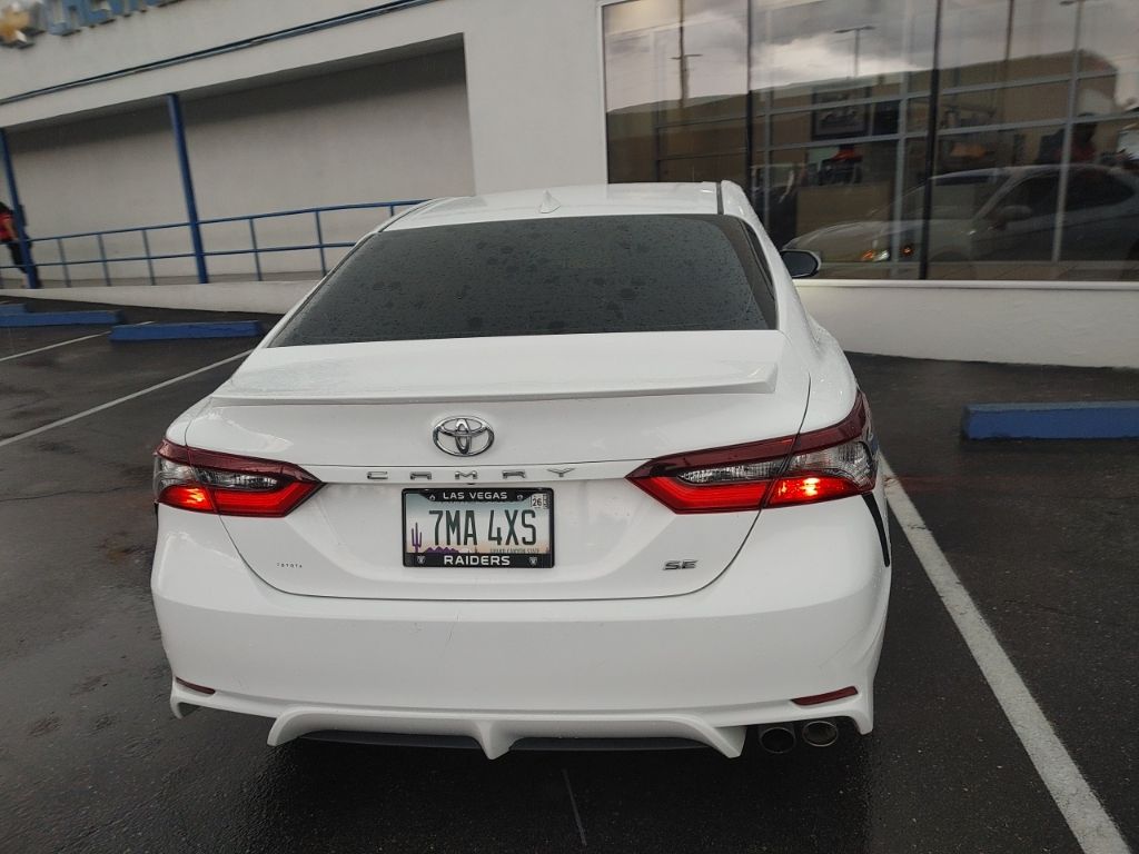 2021 Toyota Camry SE photo 6