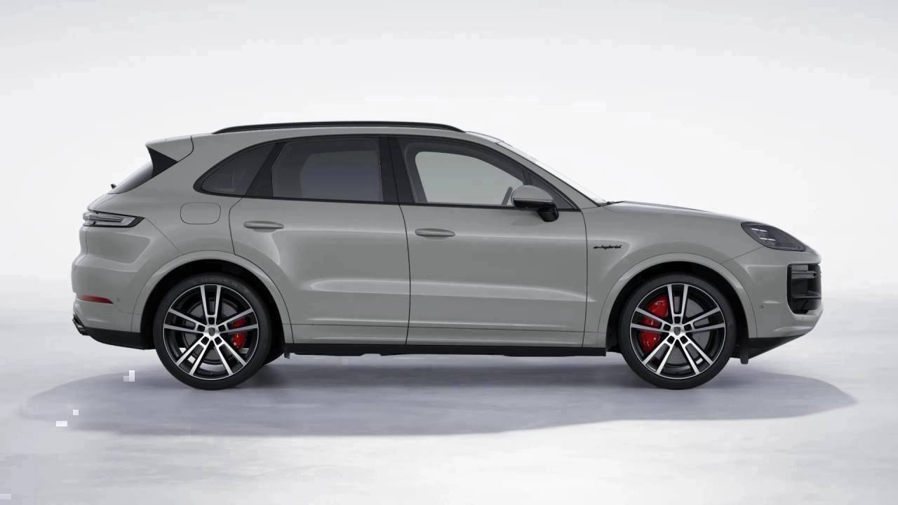 2025 Porsche Cayenne Turbo E-Hybrid photo 7