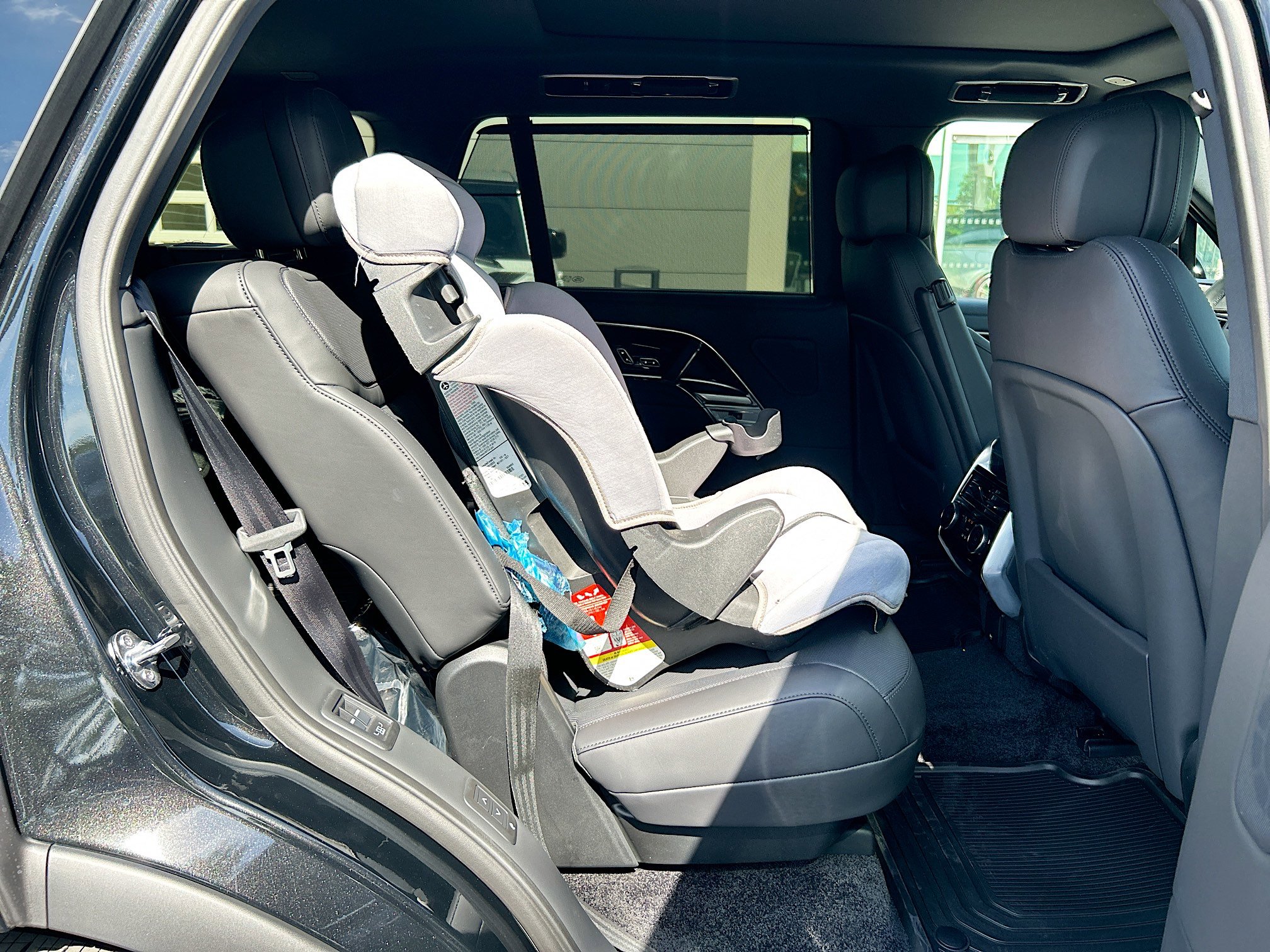 2025 Land Rover Range Rover SE photo 12