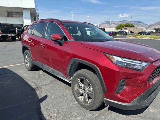 2024 Toyota RAV4 Hybrid XLE photo 3