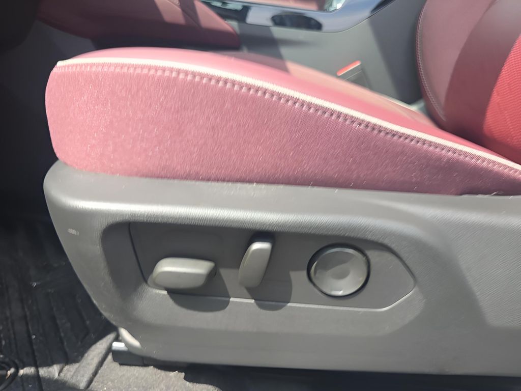 2025 Buick Envision Sport Touring photo 12