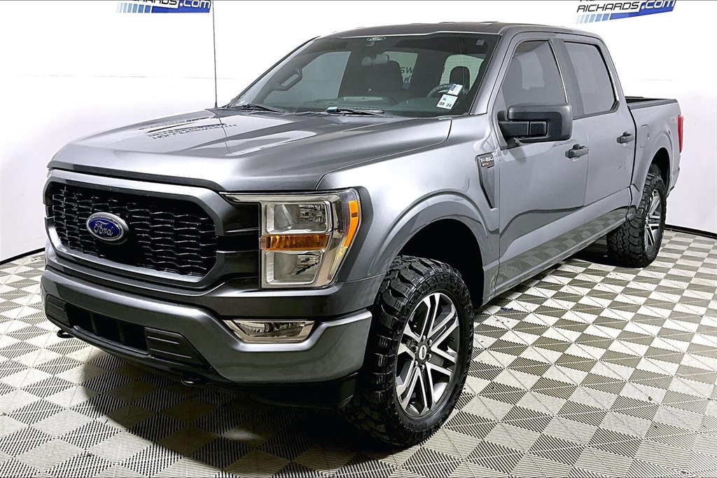 2021 Ford F-150 XL's photo