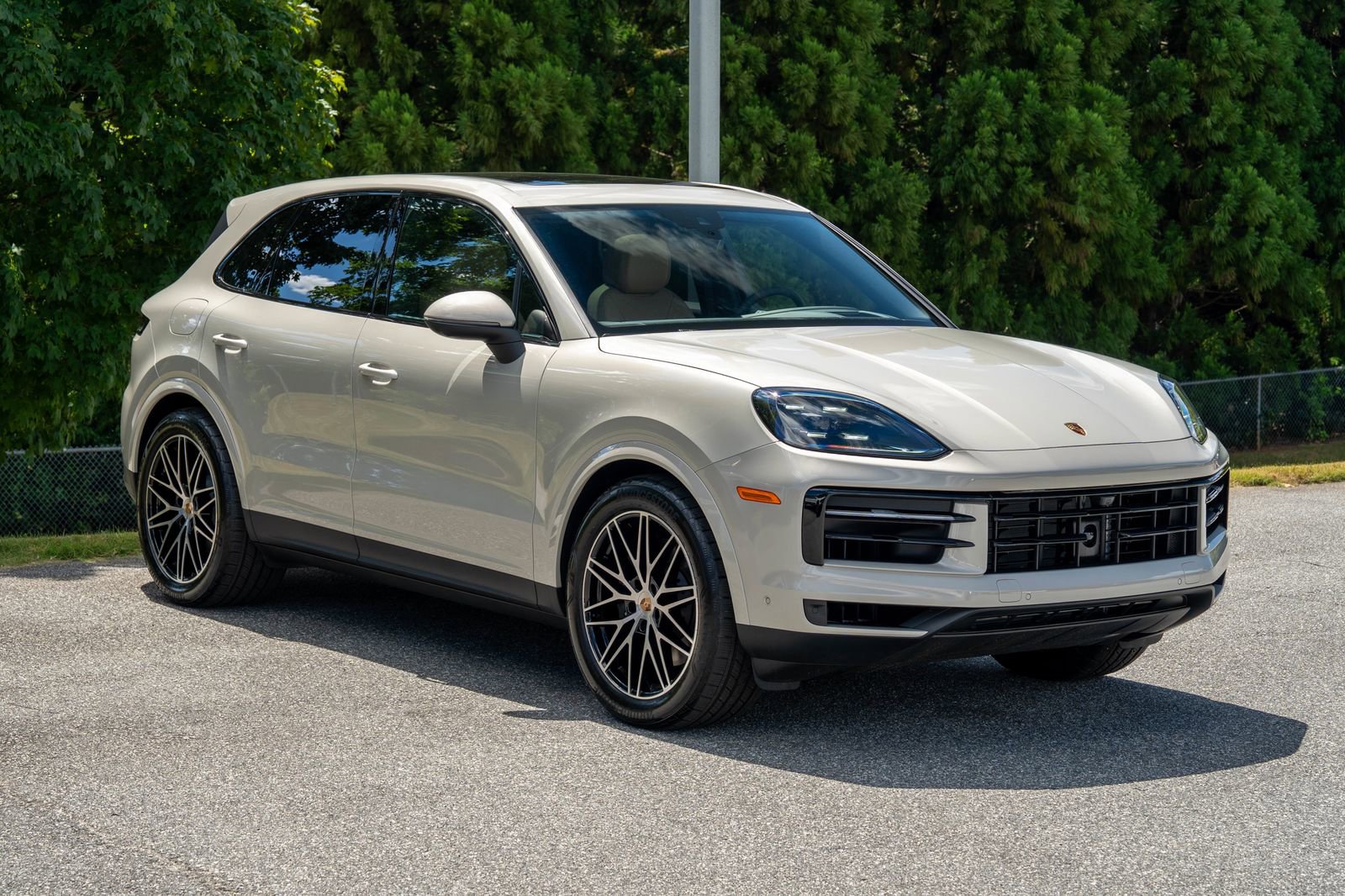 2026 Porsche Cayenne Base photo 9