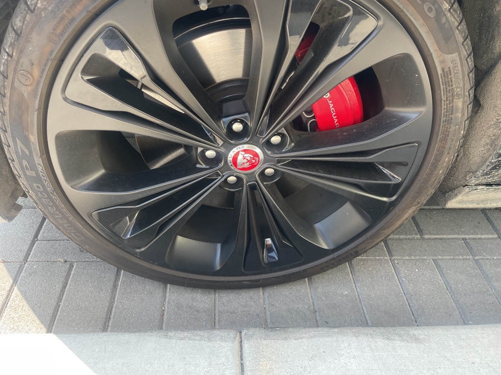 2022 Jaguar XF R-Dynamic SE photo 4