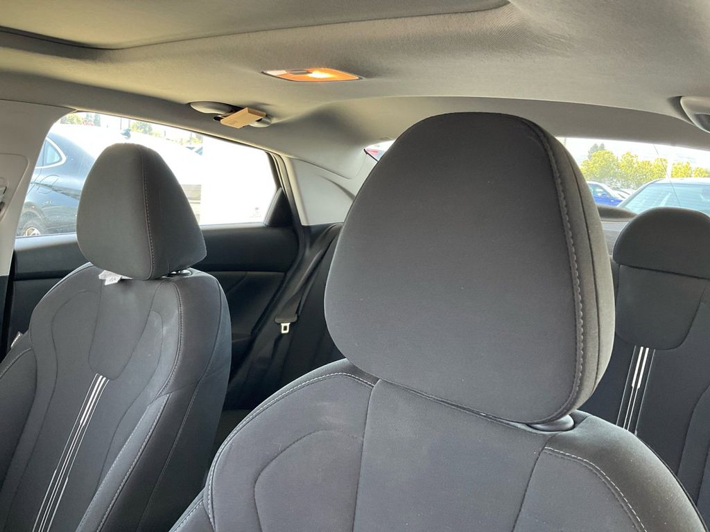 2022 Hyundai Elantra SEL photo 14