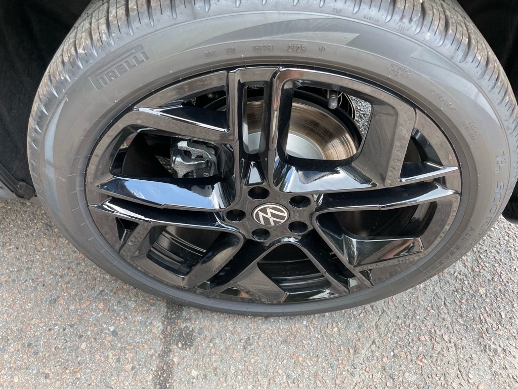 2025 Volkswagen Tiguan SE R-Line Black photo 21