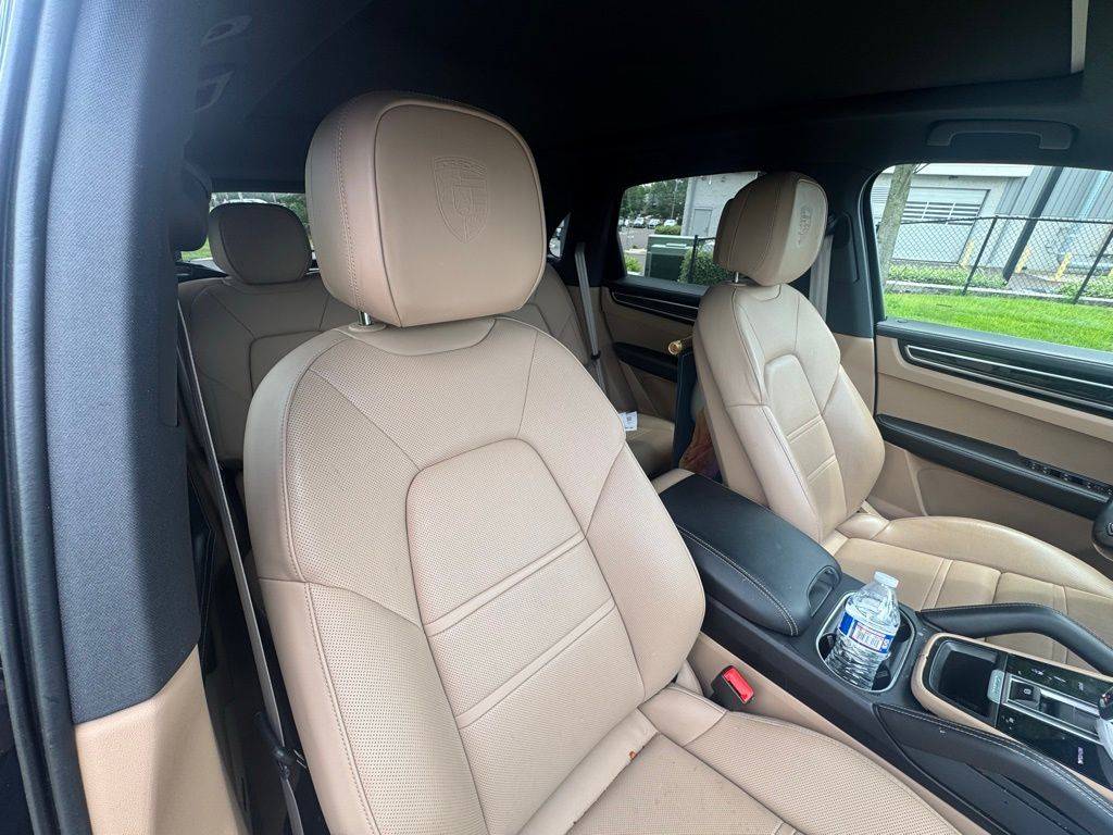 2023 Porsche Cayenne S Platinum Edition photo 5