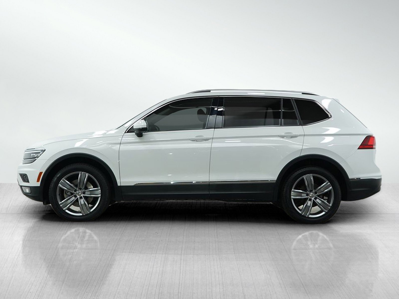 Used 2018 Volkswagen Tiguan SEL Premium with VIN 3VV4B7AX9JM006959 for sale in Minneapolis, Minnesota