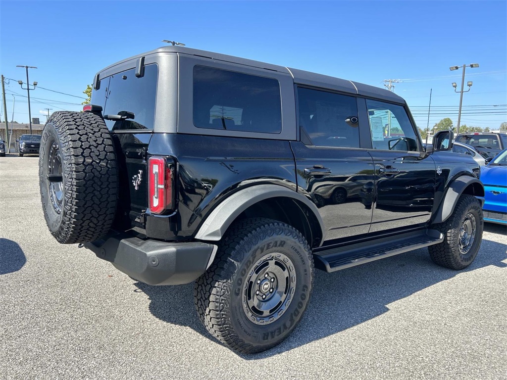 2025 Ford Bronco Outer Banks photo 4