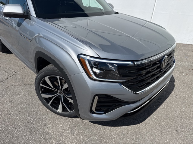 2026 Volkswagen Atlas Cross Sport SEL Premium R-Line photo 3