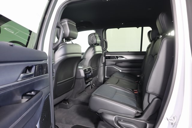 2025 Jeep Wagoneer photo 8