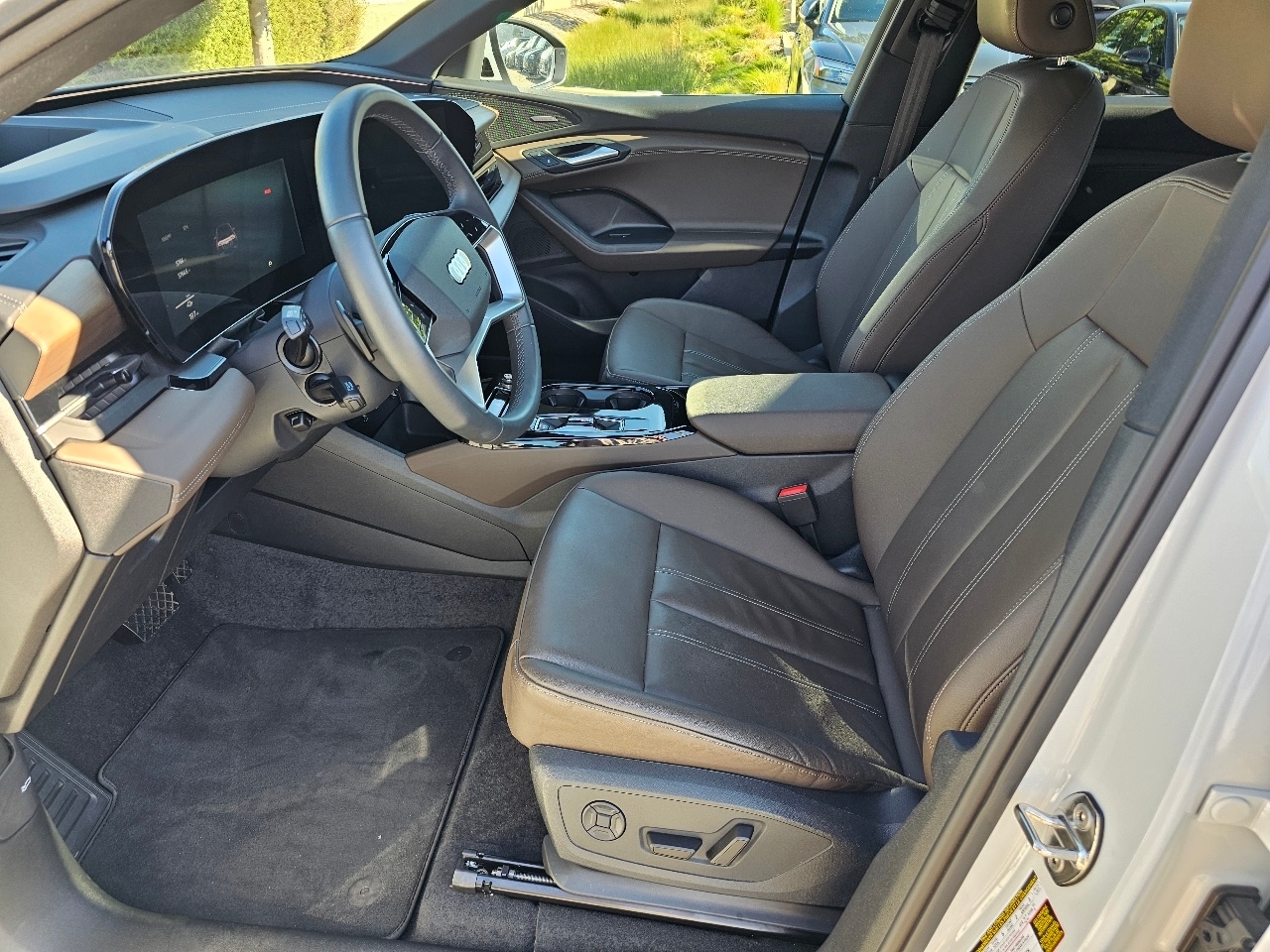 2025 Audi Q6 E-tron Premium Plus photo 2