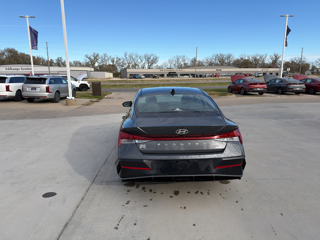 2024 Hyundai Elantra Hybrid Limited photo 2