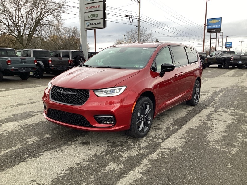 2026 Chrysler Pacifica photo 3