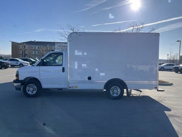 2024 Chevrolet Express Cutaway 3500 photo 5