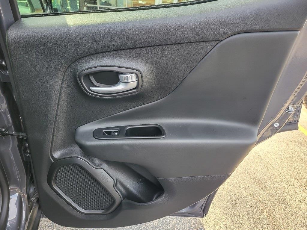 2023 Jeep Renegade Latitude Upland photo 16