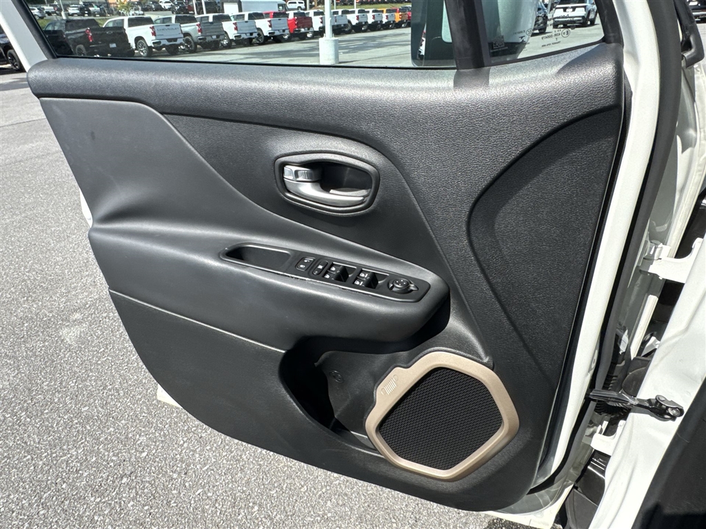 2016 Jeep Renegade Limited photo 19