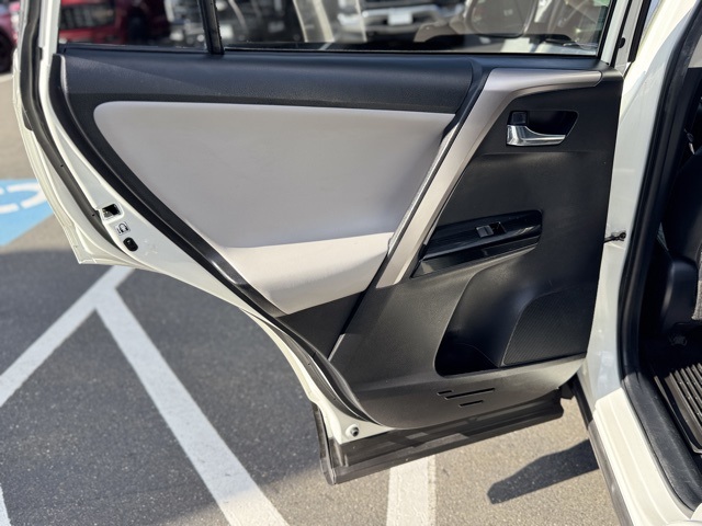 2016 Toyota RAV4 Limited photo 17
