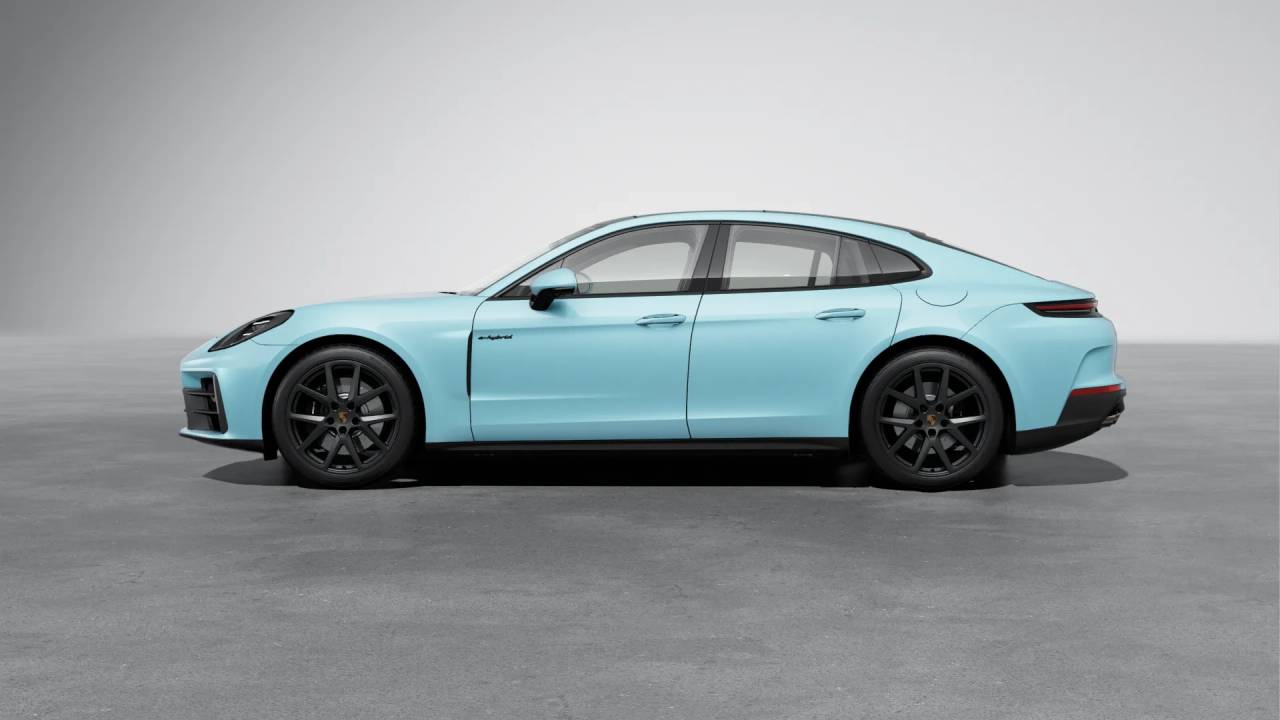 2026 Porsche Panamera 4 E-Hybrid photo 2