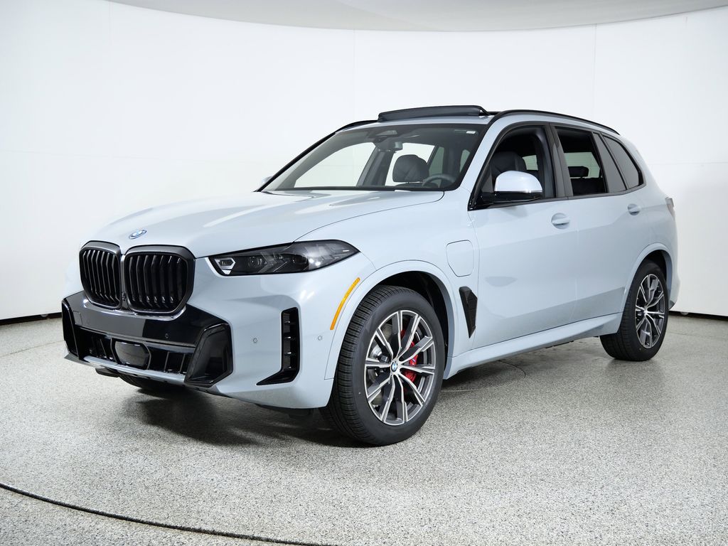 2026 BMW X5 50e's photo