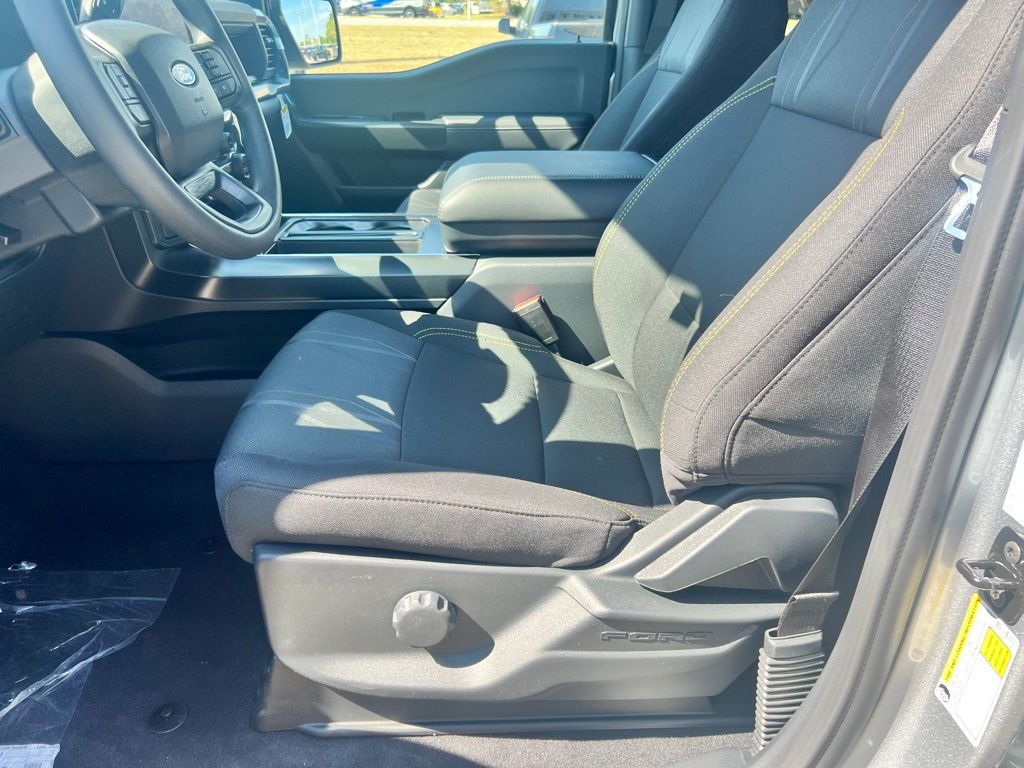 2025 Ford F-150 STX photo 4
