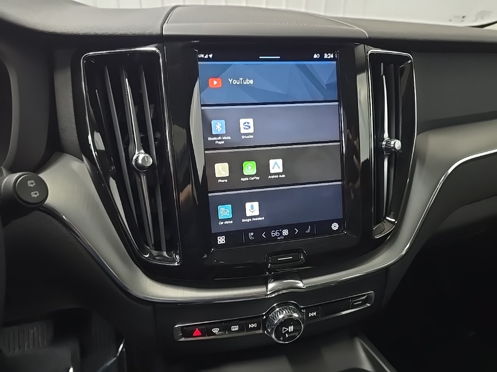 2023 Volvo XC60 B5 Core photo 24