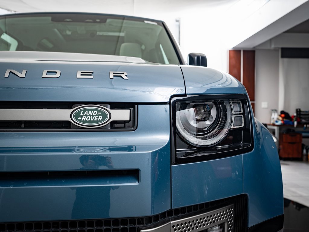 2025 Land Rover Defender 90 X-Dynamic SE photo 14