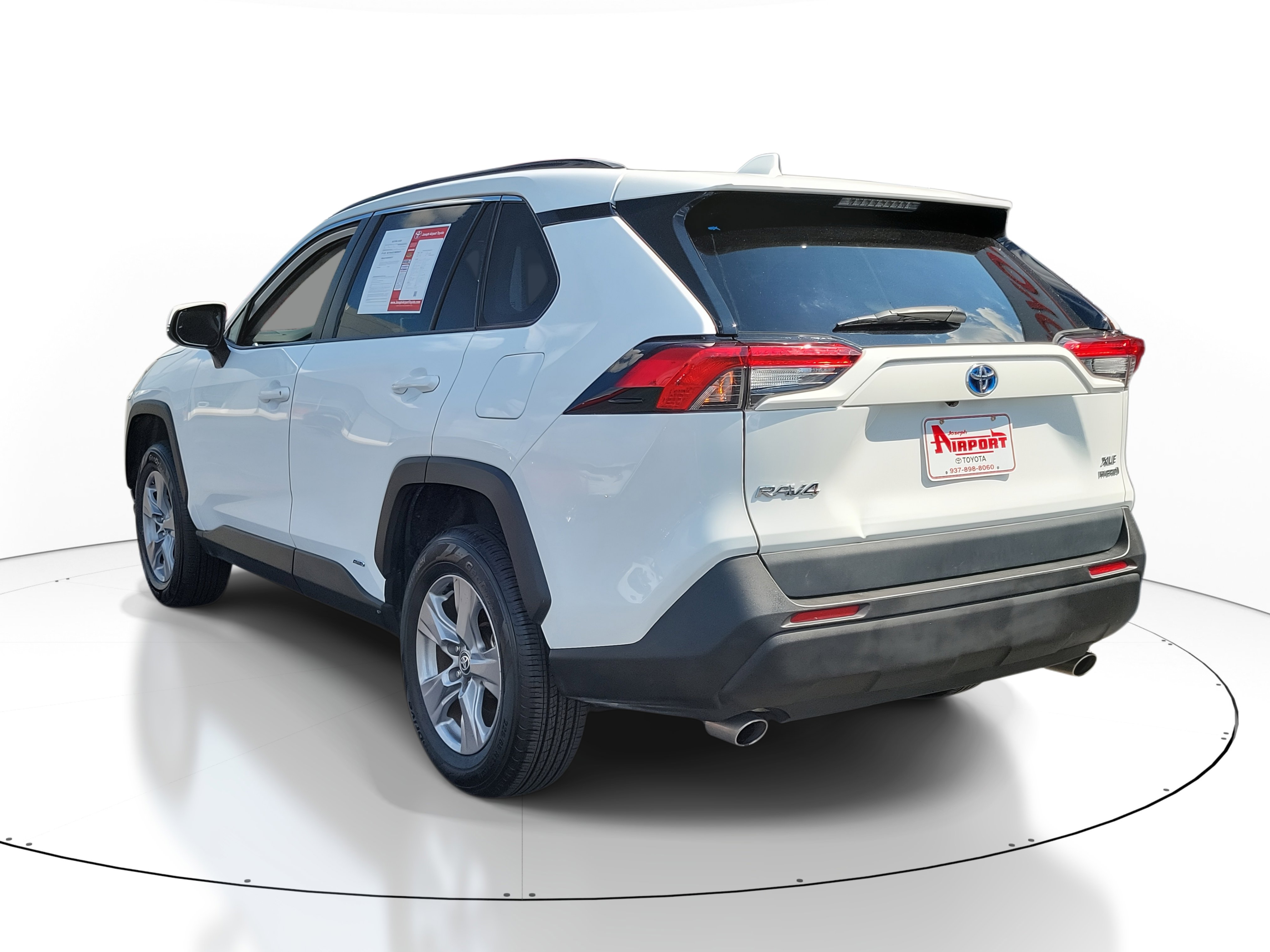 2024 Toyota RAV4 Hybrid XLE photo 3