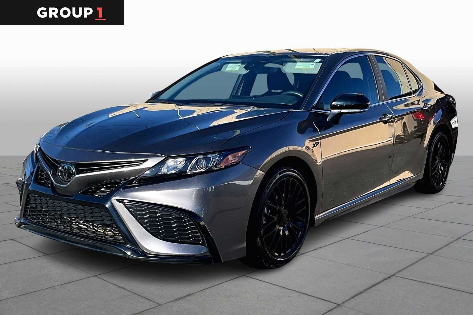 2024 Toyota Camry SE's photo