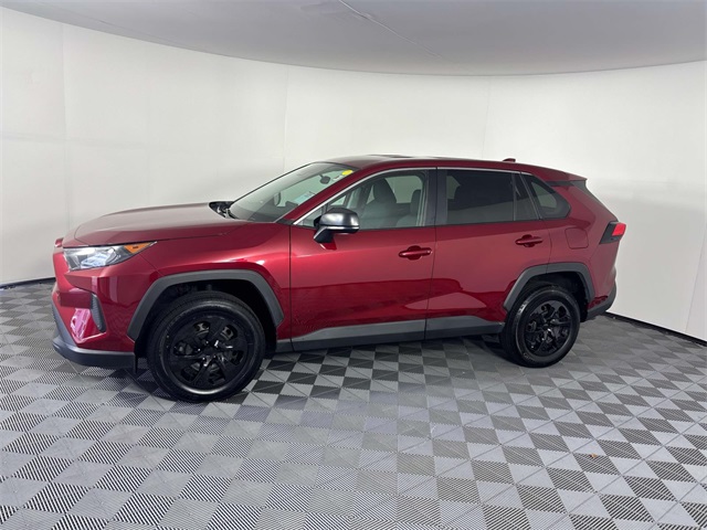 2022 Toyota RAV4 LE photo 2